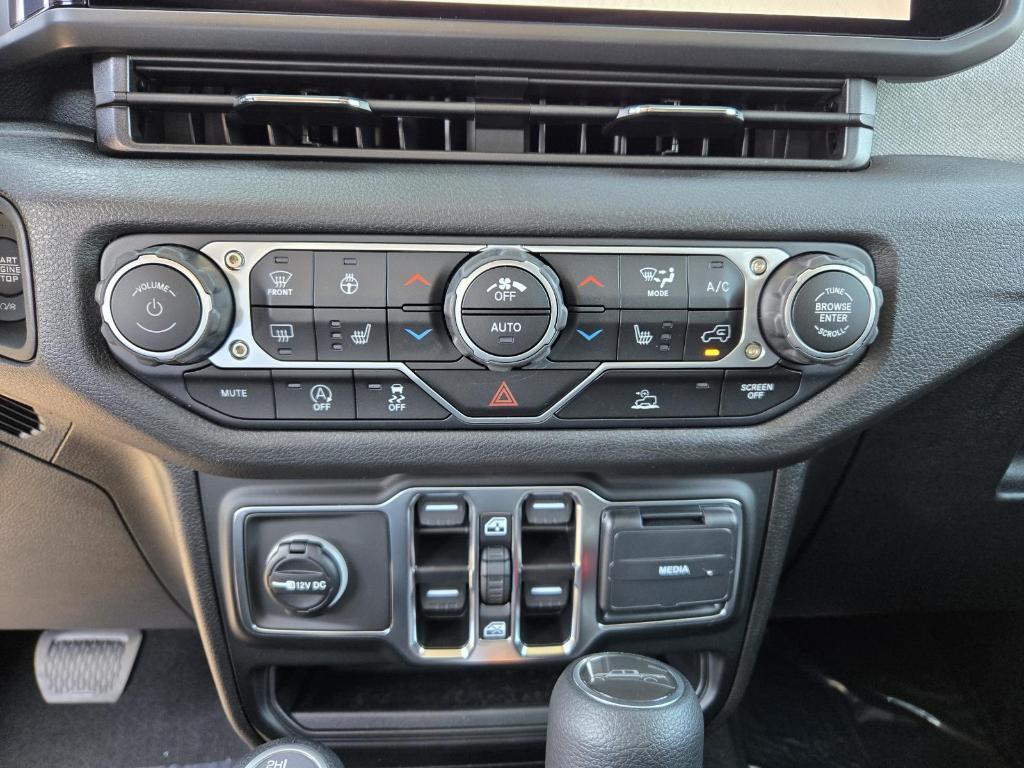 new 2025 Jeep Gladiator car, priced at $48,735