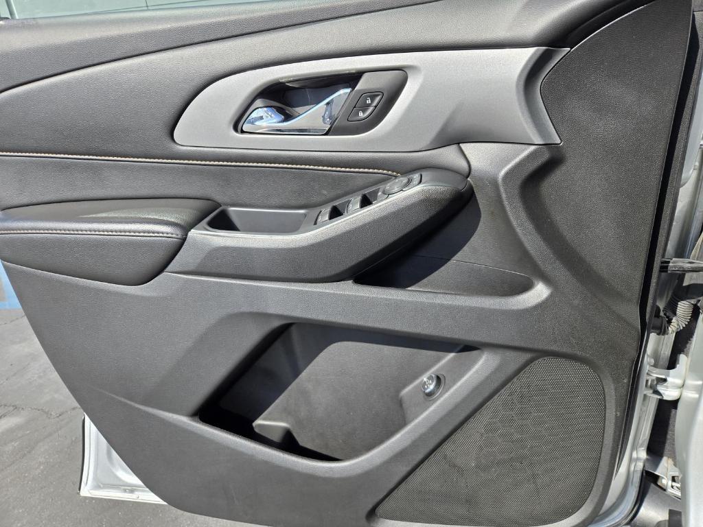 used 2021 Chevrolet Traverse car, priced at $23,928