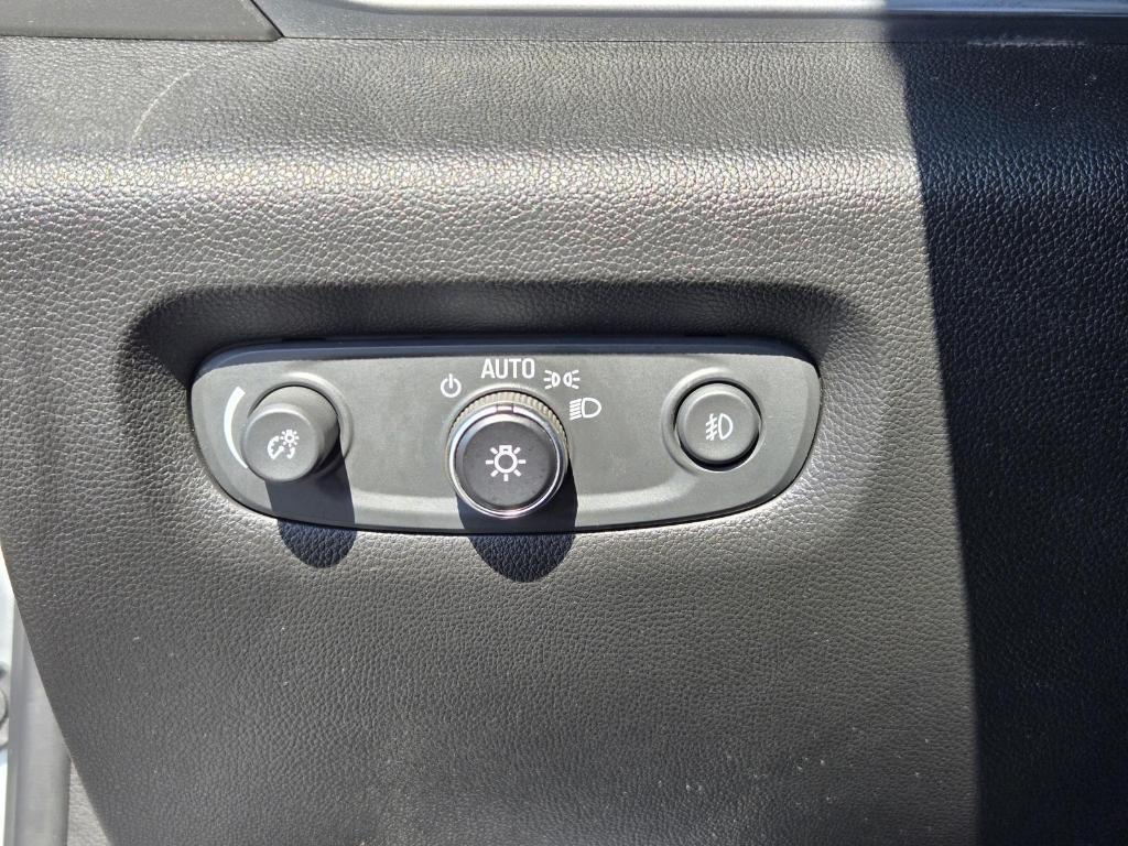 used 2021 Chevrolet Traverse car, priced at $23,928