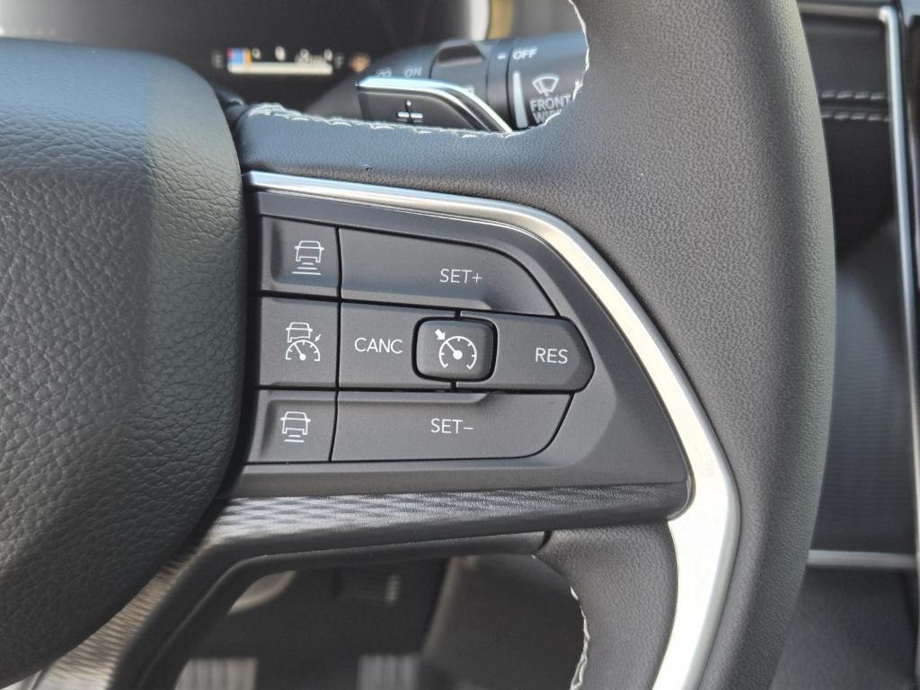 new 2025 Jeep Grand Cherokee car, priced at $40,800