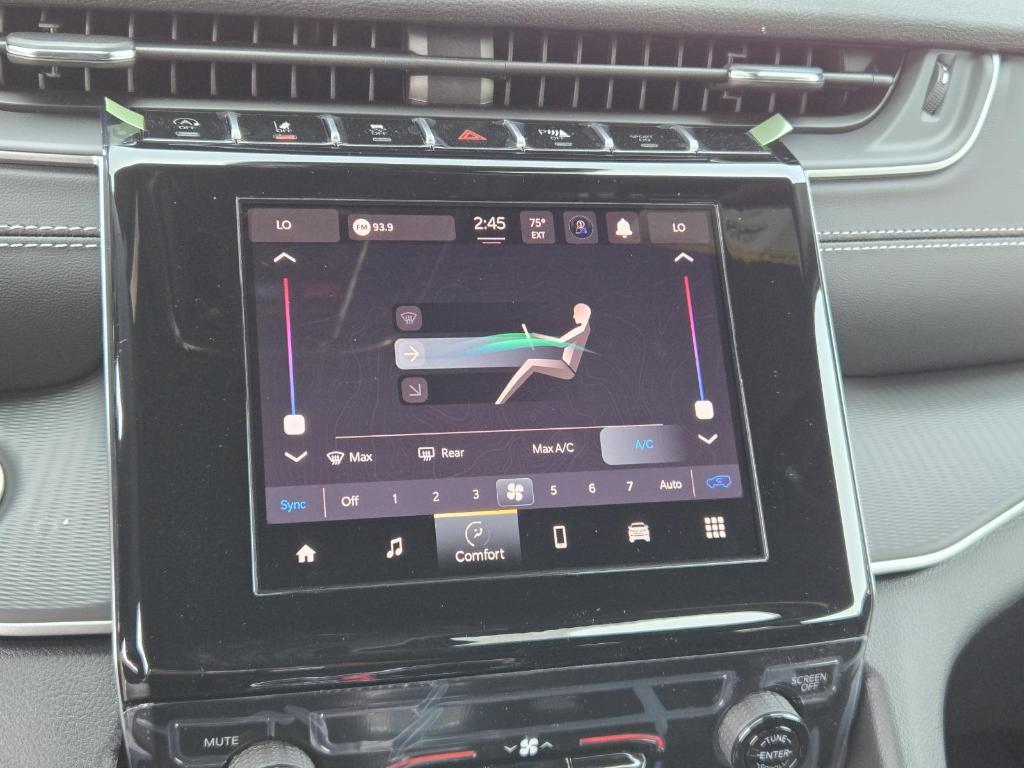 new 2025 Jeep Grand Cherokee car, priced at $40,800