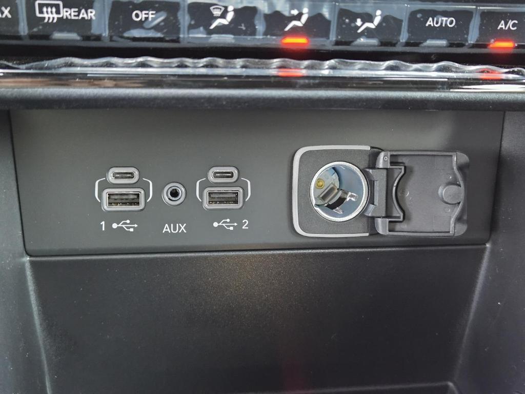 new 2025 Jeep Grand Cherokee car, priced at $36,625
