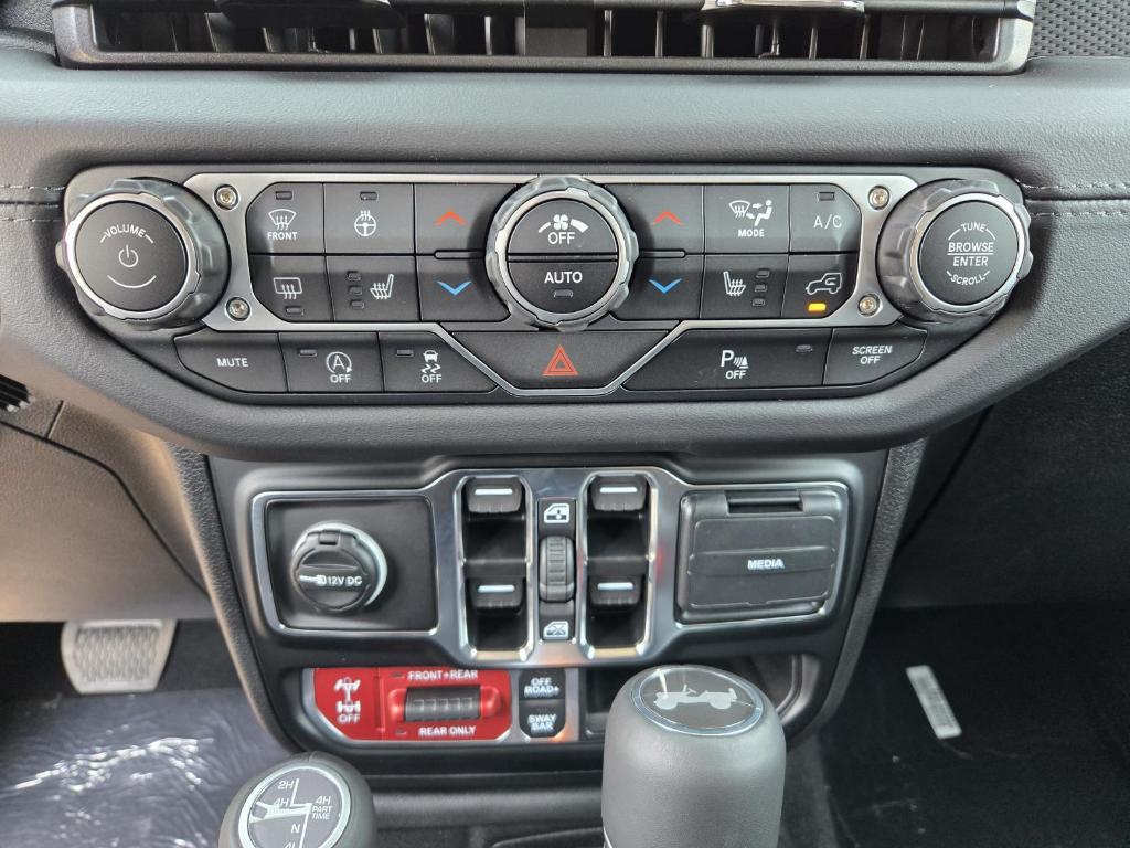 new 2025 Jeep Wrangler car, priced at $72,490