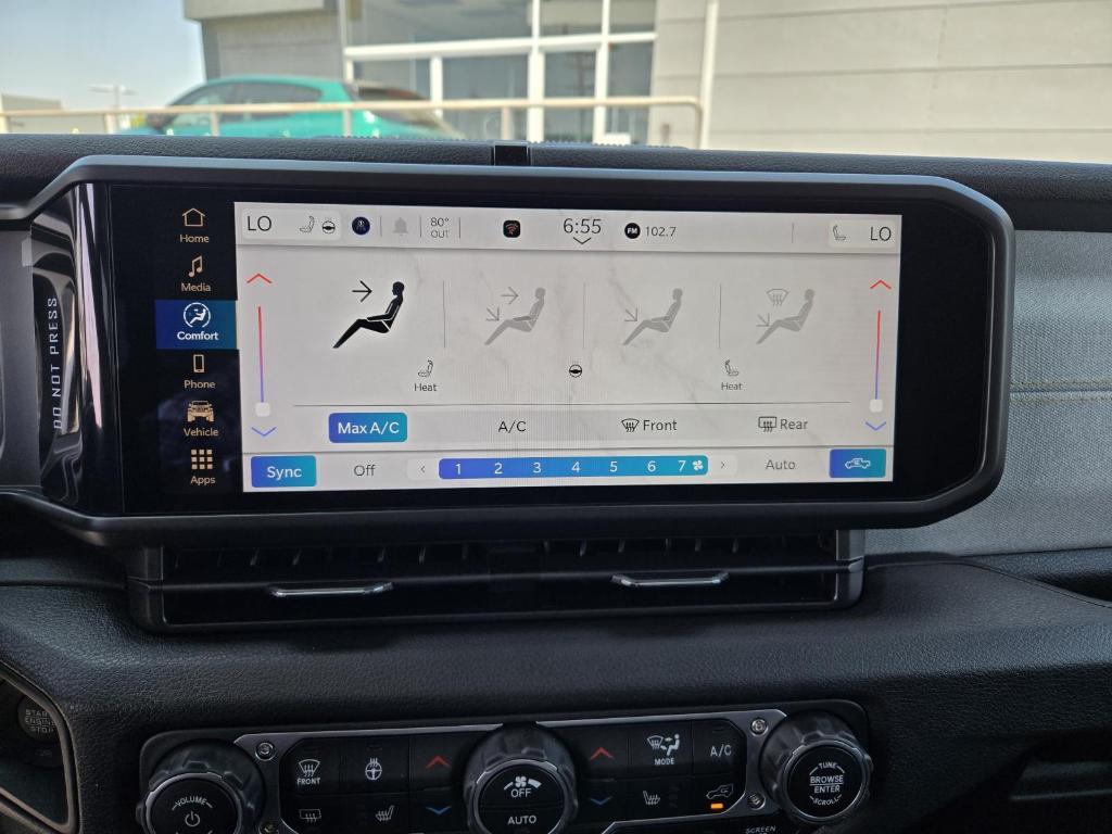 new 2025 Jeep Gladiator car