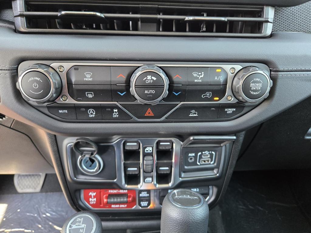new 2025 Jeep Gladiator car, priced at $58,500