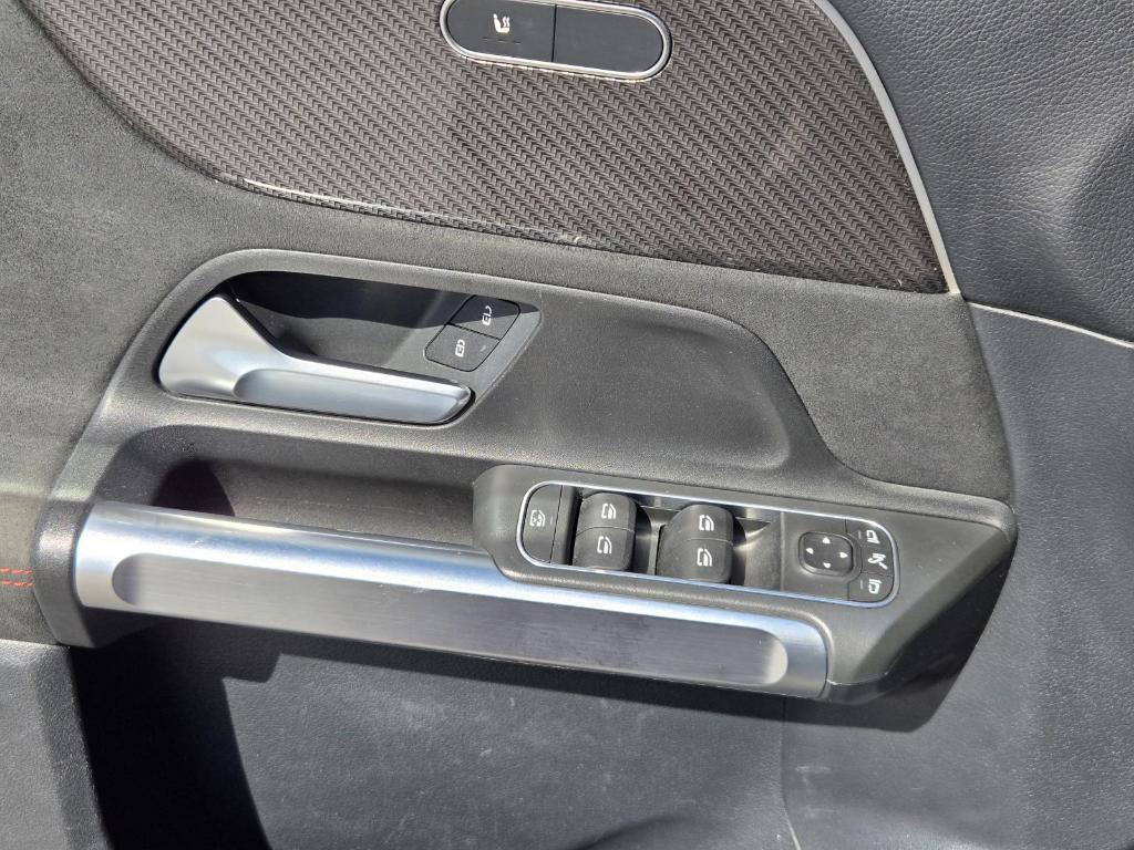 used 2022 Mercedes-Benz GLB 250 car, priced at $28,780