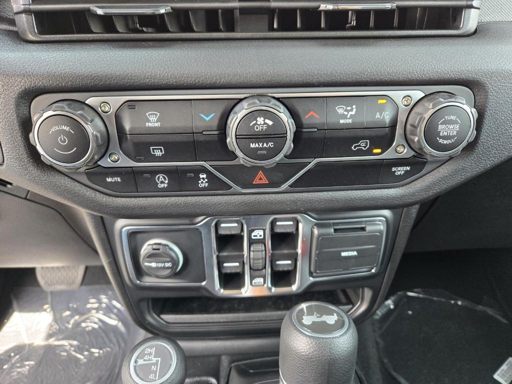 new 2025 Jeep Wrangler car, priced at $49,180