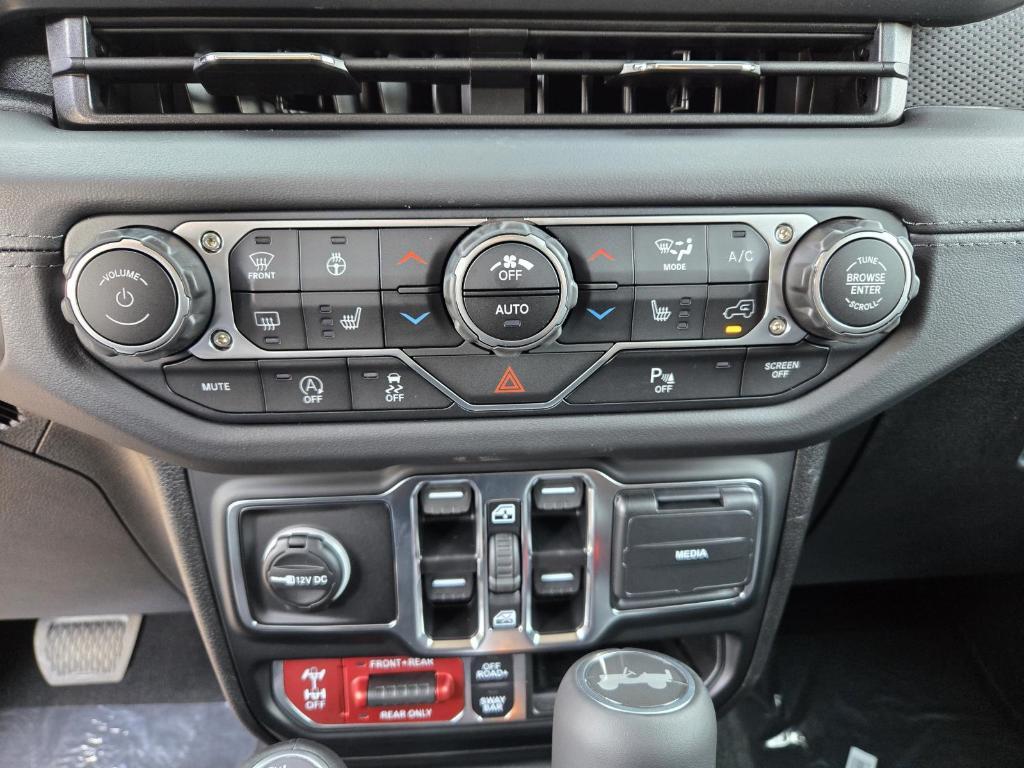 new 2025 Jeep Wrangler car, priced at $72,490