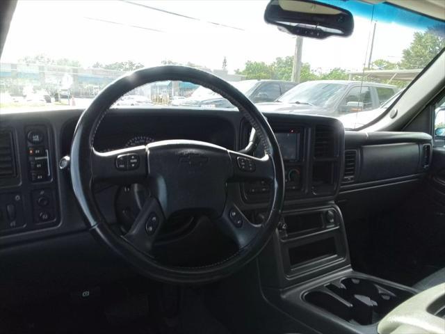 used 2004 Chevrolet Avalanche car, priced at $8,499
