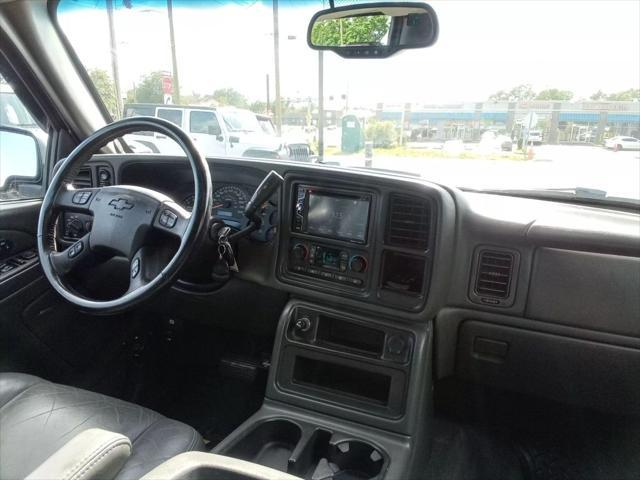 used 2004 Chevrolet Avalanche car, priced at $8,499