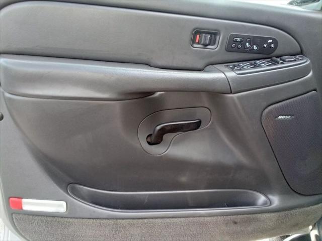 used 2004 Chevrolet Avalanche car, priced at $8,499