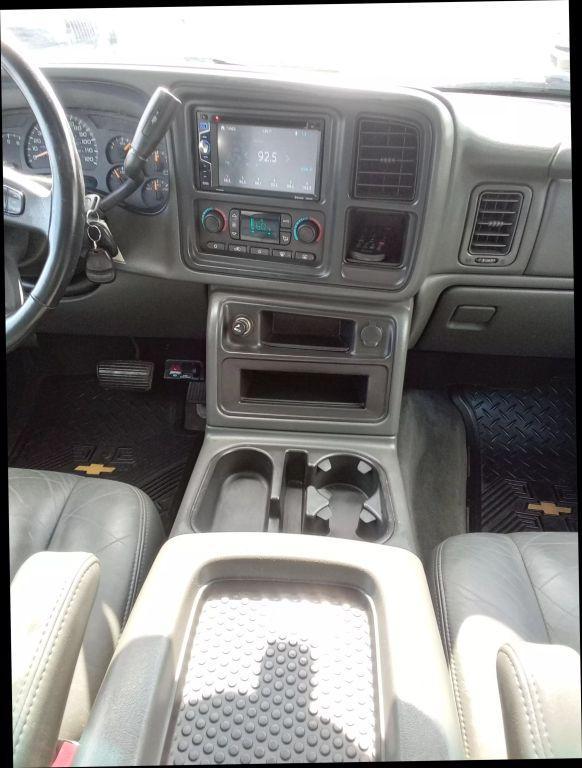 used 2004 Chevrolet Avalanche car, priced at $8,499