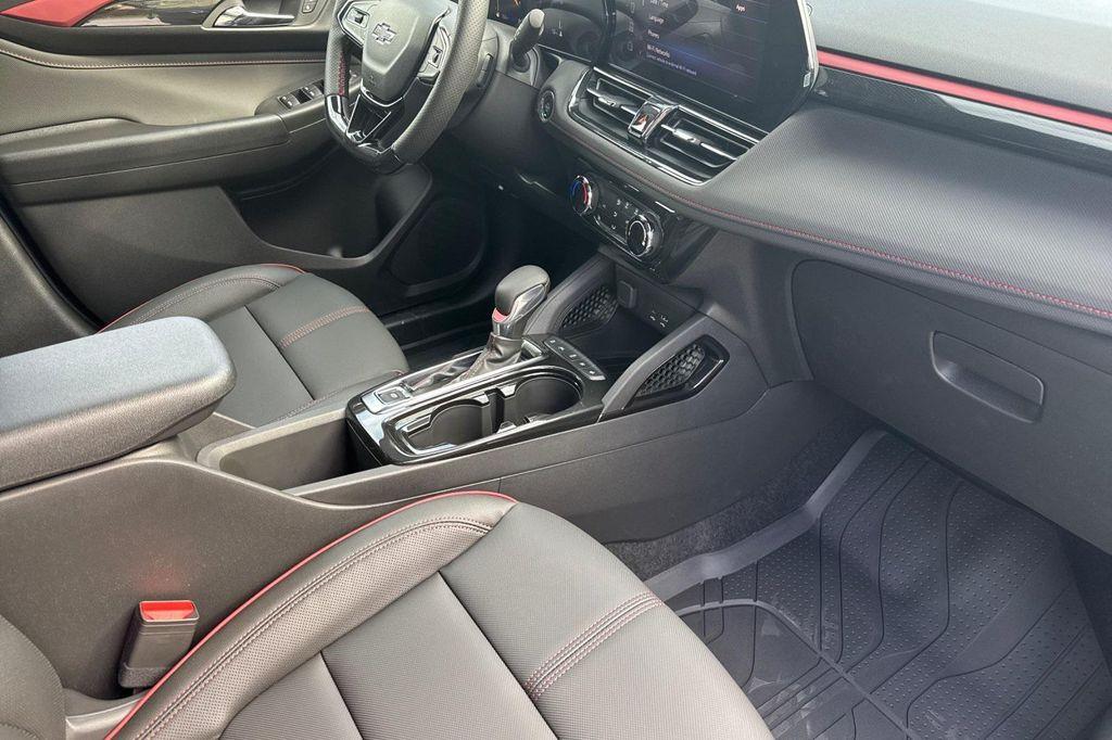 new 2025 Chevrolet TrailBlazer car, priced at $27,499
