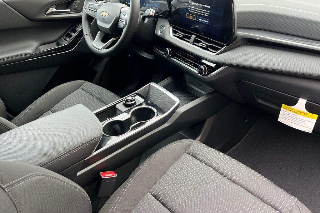 new 2026 Chevrolet Equinox car, priced at $30,017