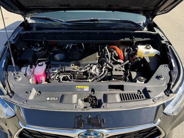 used 2021 Toyota Highlander Hybrid car, priced at $36,363