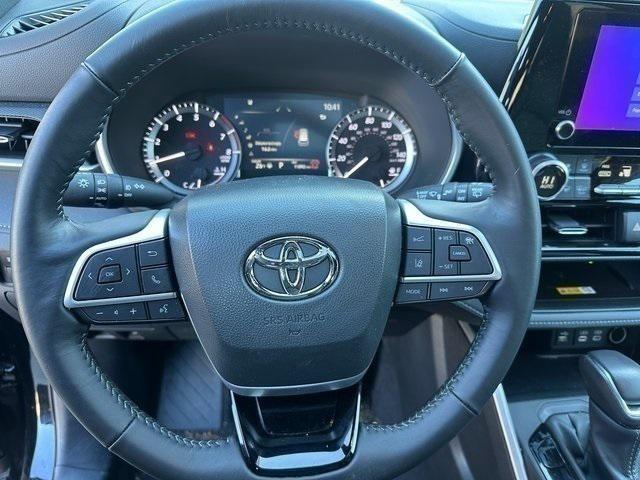 used 2024 Toyota Highlander car, priced at $43,217