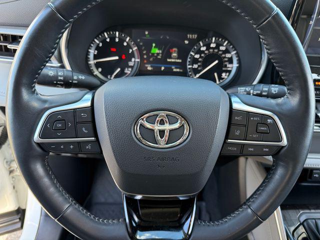 used 2021 Toyota Highlander car, priced at $40,995