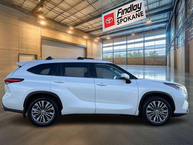 used 2021 Toyota Highlander car, priced at $40,995