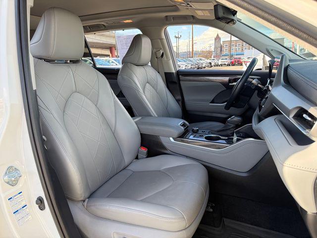 used 2021 Toyota Highlander car, priced at $40,995