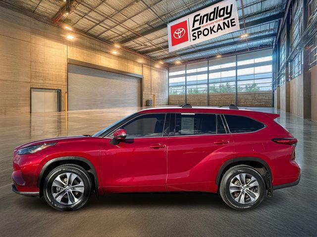 used 2022 Toyota Highlander car, priced at $33,995