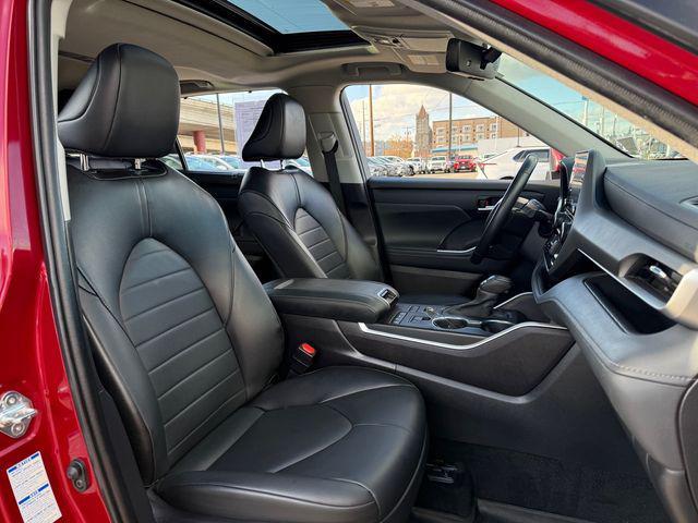 used 2022 Toyota Highlander car, priced at $33,995