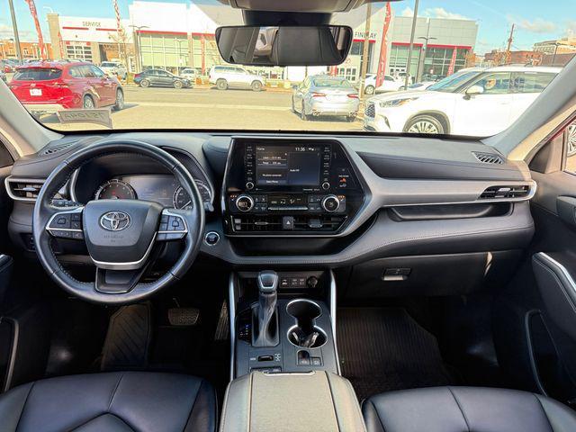 used 2022 Toyota Highlander car, priced at $33,995
