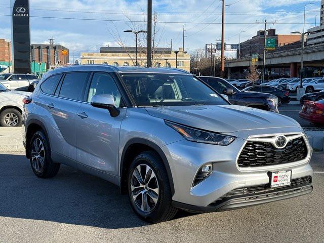 used 2021 Toyota Highlander car, priced at $34,995