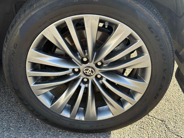 used 2020 Toyota Highlander car, priced at $38,995