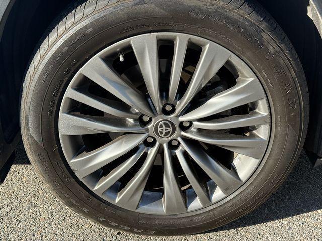 used 2020 Toyota Highlander car, priced at $38,995