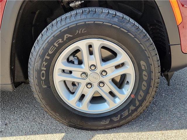 used 2025 Jeep Grand Cherokee car, priced at $35,995