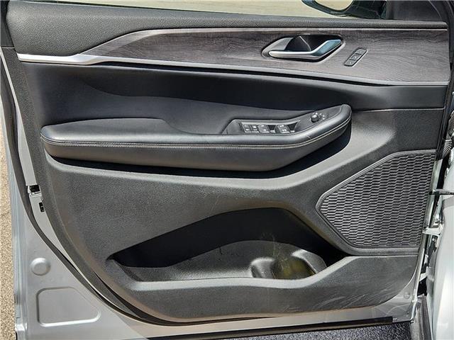 used 2023 Jeep Grand Cherokee car, priced at $32,995