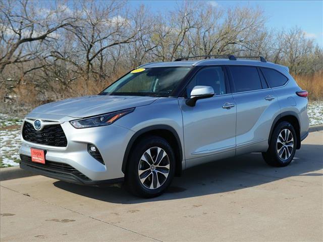 used 2022 Toyota Highlander Hybrid car, priced at $36,827