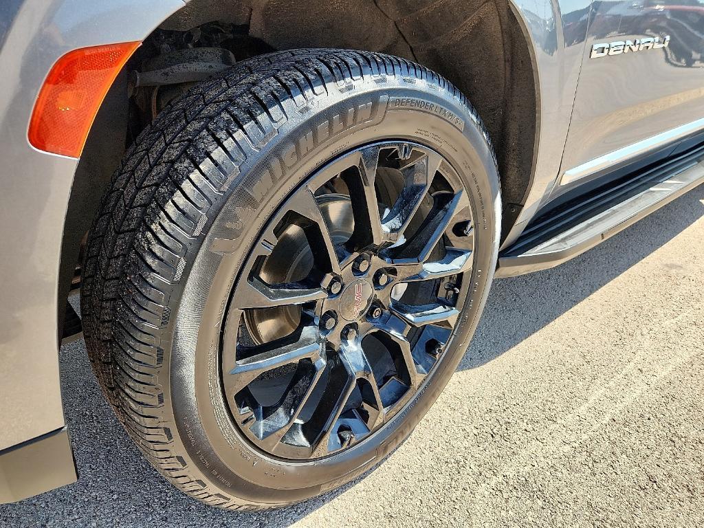 used 2022 GMC Yukon XL car, priced at $46,998