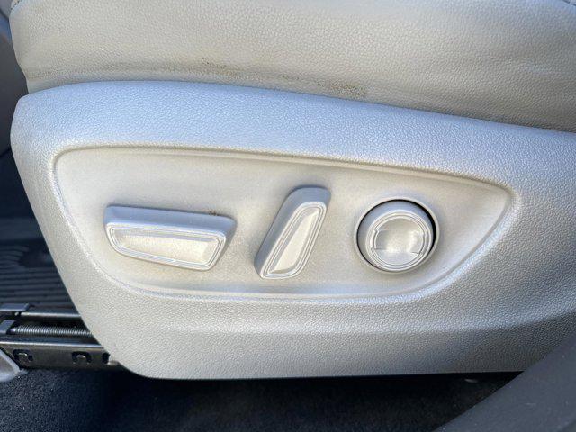 used 2022 Toyota Highlander car, priced at $32,914