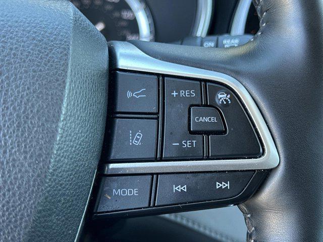 used 2022 Toyota Highlander car, priced at $32,914