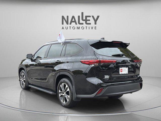 used 2021 Toyota Highlander car, priced at $32,000