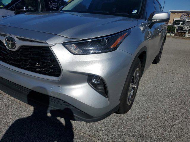 used 2022 Toyota Highlander car, priced at $32,750