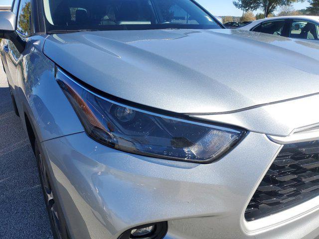 used 2022 Toyota Highlander car, priced at $32,750