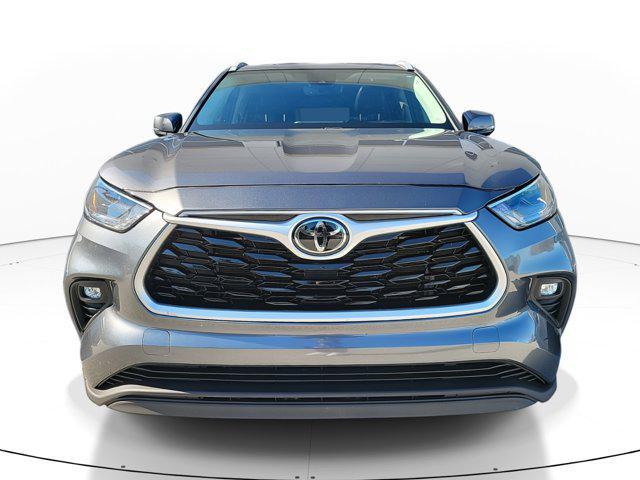 used 2022 Toyota Highlander car, priced at $32,250