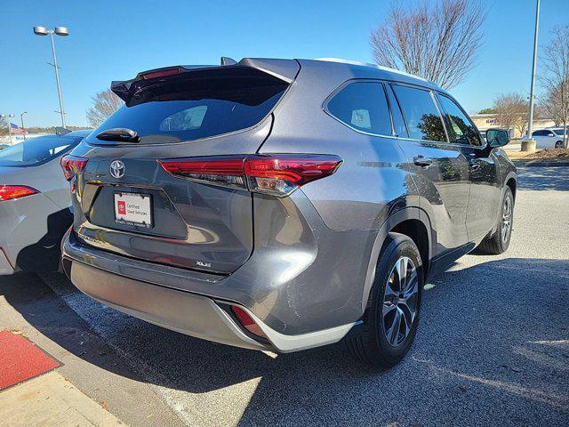 used 2022 Toyota Highlander car, priced at $32,250