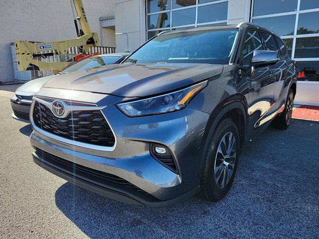 used 2022 Toyota Highlander car, priced at $32,250