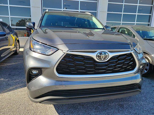 used 2022 Toyota Highlander car, priced at $32,250