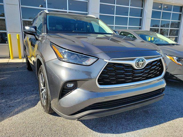 used 2022 Toyota Highlander car, priced at $32,250