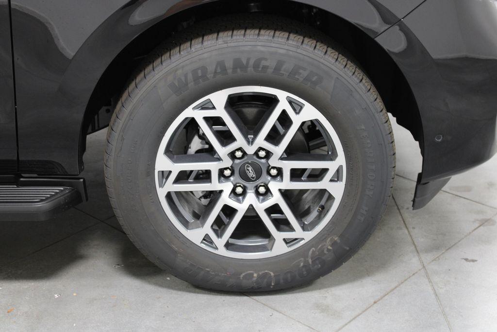 new 2025 Ford Expedition Max car, priced at $69,977