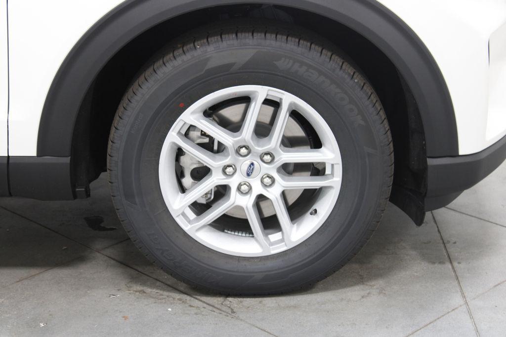 new 2025 Ford Explorer car, priced at $42,297
