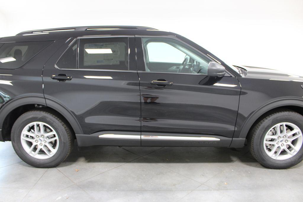 new 2025 Ford Explorer car, priced at $41,174