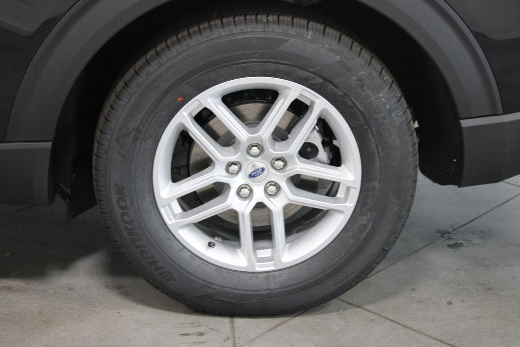 new 2025 Ford Explorer car, priced at $41,174