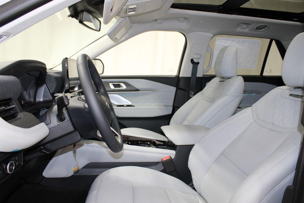 new 2025 Ford Explorer car, priced at $55,288