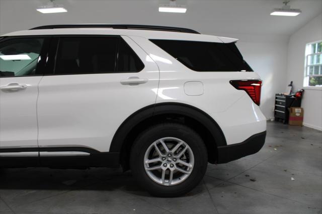 new 2025 Ford Explorer car, priced at $40,571