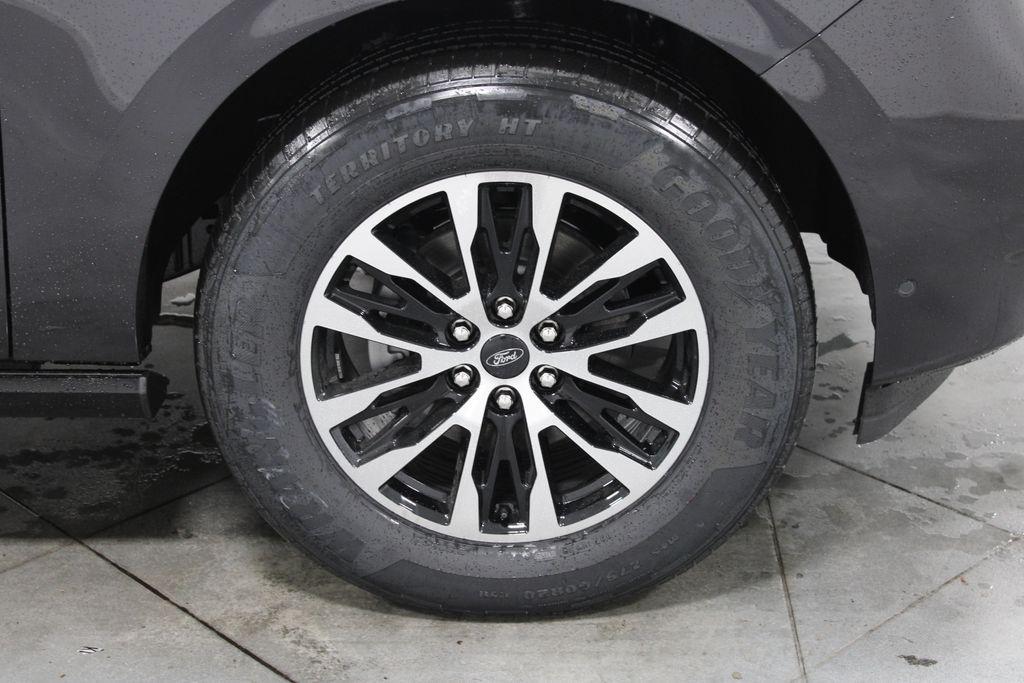 new 2025 Ford Expedition Max car, priced at $77,702